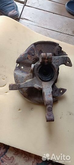 Кулак со ступицей правый и левый