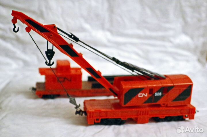 Кран железнодорожный с платформой и бытовкой