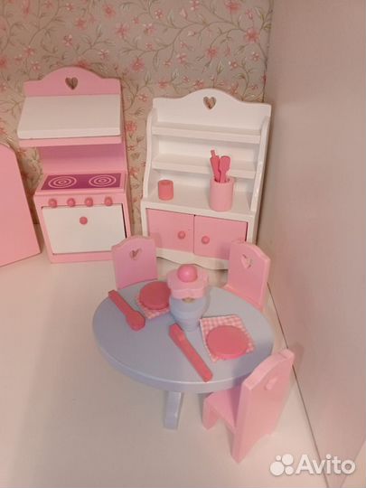 Большой набор кукольной мебели из дерева