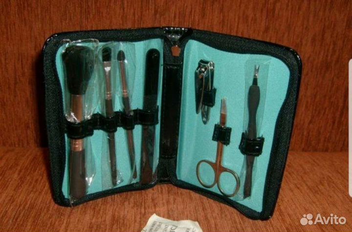 Кисти для макияжа, наборы для маникюра и пояс для