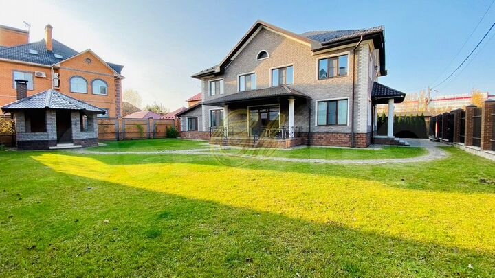 Коттедж 400 м² на участке 9 сот.