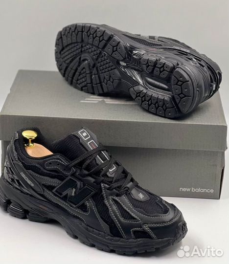 Новинка New Balance 1906