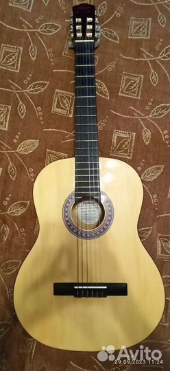 Акустическая гитара