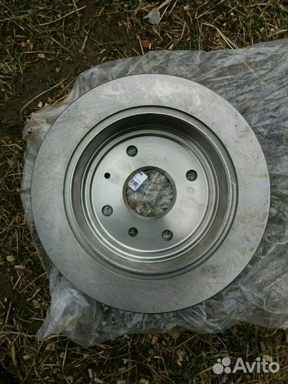 Продам задний тормозной диск на шевроле лачетти