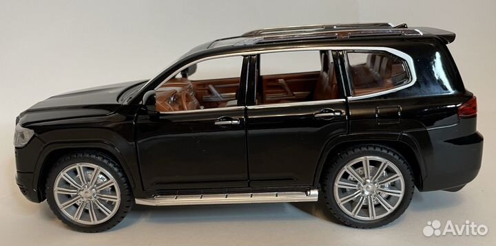Машинка Тойота Лэнд Круизер Land Cruiser 300