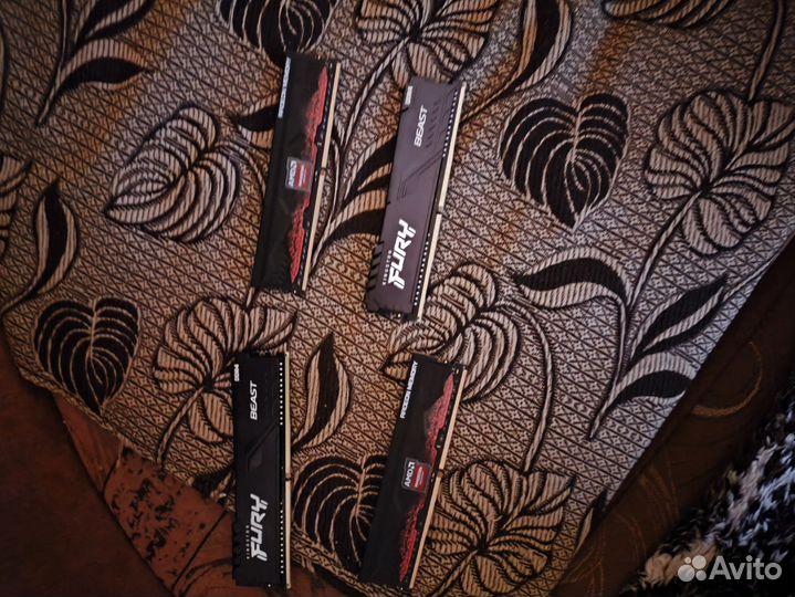 Материнская плата с процессором и памятью