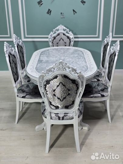 Кухонный стол и стулья