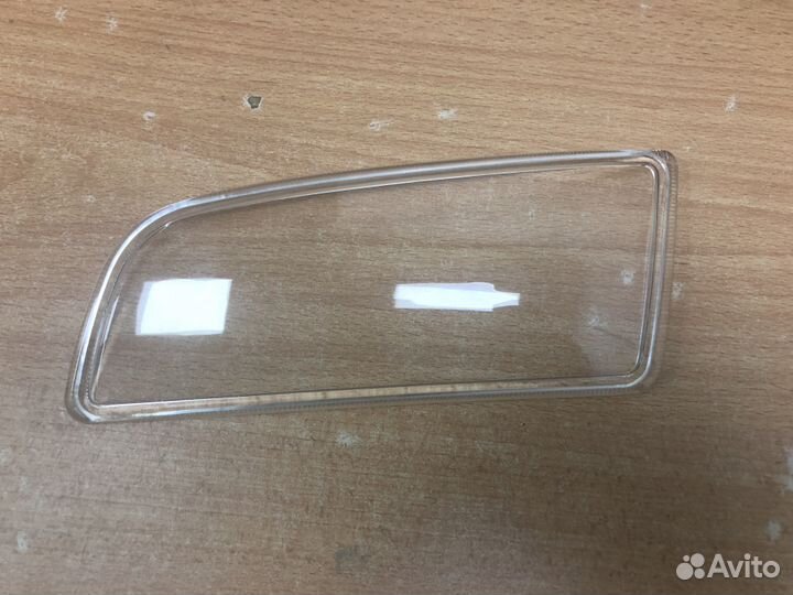 Стекло противотуманки honda civic 4D 06