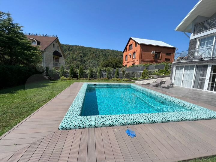 Дом 250 м² на участке 7 сот.