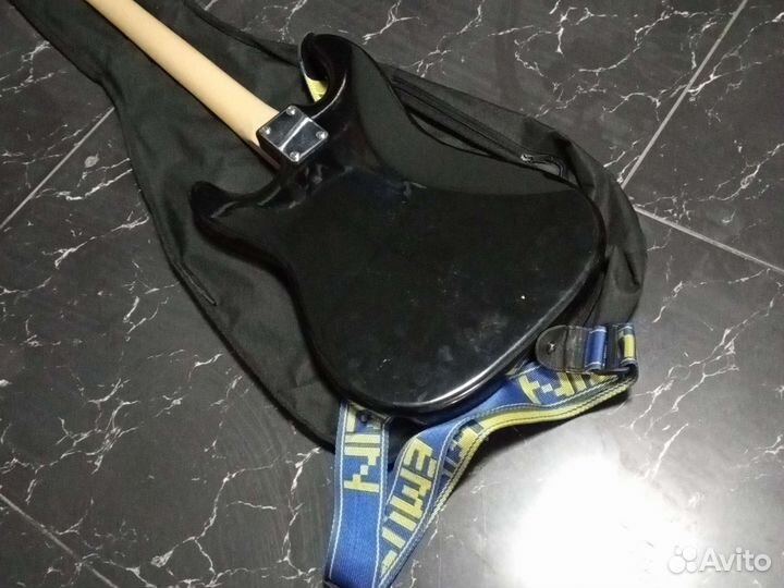 Электро гитара Squier stratocaster