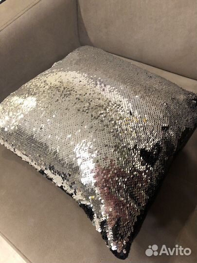 Подушка с пайетками