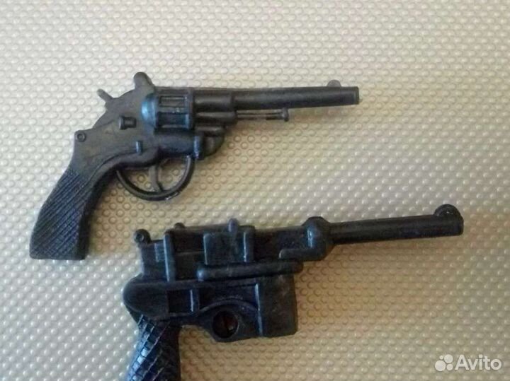 Сувенирный набор пистолетов времени СССР