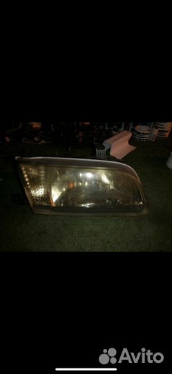 Правая фара Nissan Sunny FB15