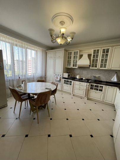 4-к. квартира, 143 м², 5/8 эт.