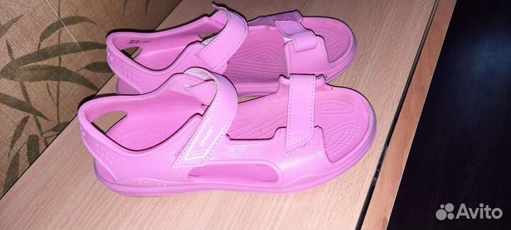 Босоножки Crocs для девочки б/у
