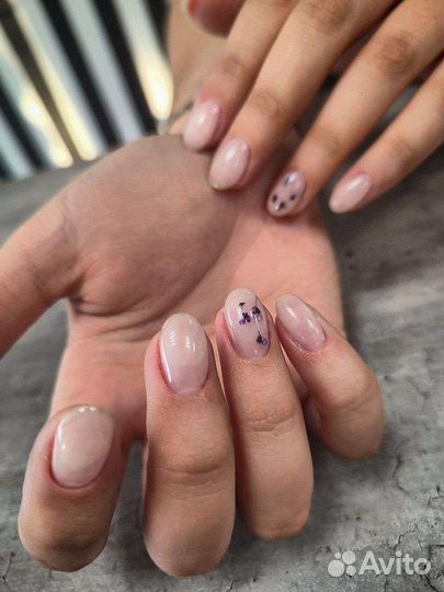 Наращивание ногтей и педикюр