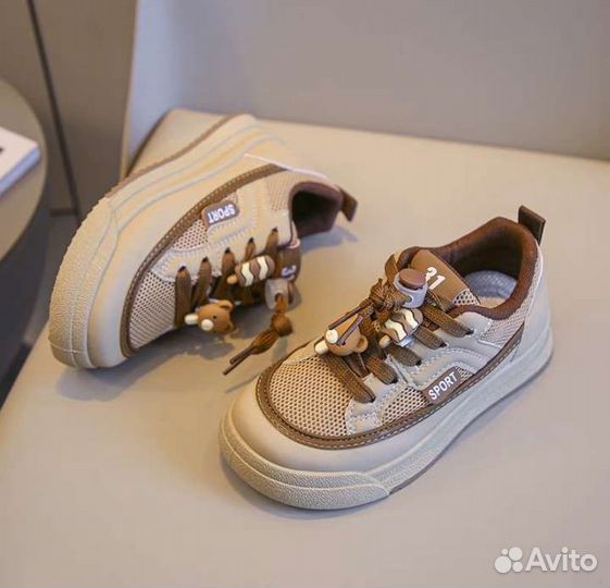 Кроссовки для девочки