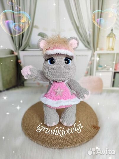 Вязаная плюшевая игрушка - бегемот