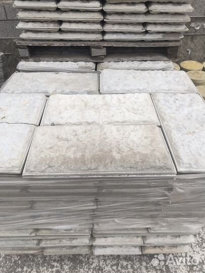 Облицовка цоколя дикий камень