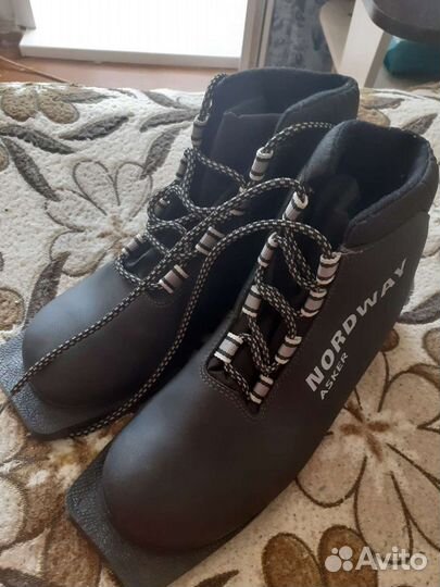 Лыжные ботинки