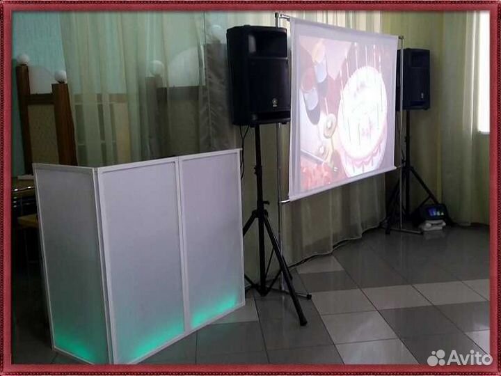 Диджей с Аппаратурой