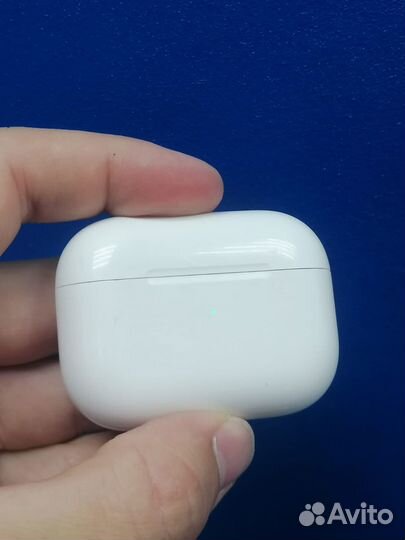 Airpods Pro кейс и левый наушник