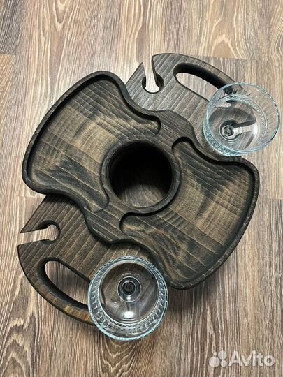 Столик для вина и закусок