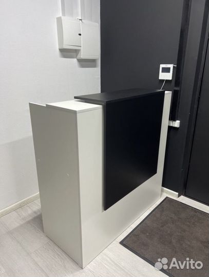 Стол ресепшен