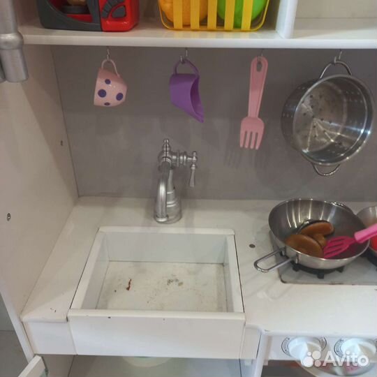 Детская кухня + посуда в подарок