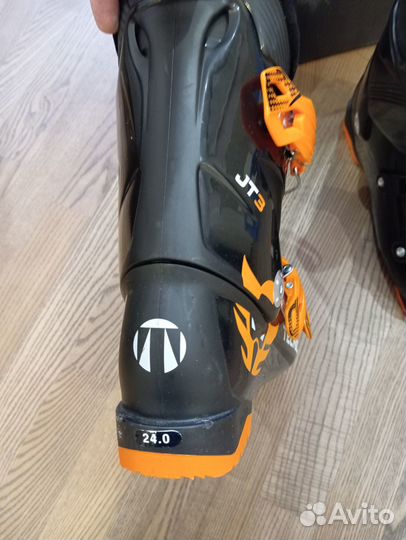 Ботинки для горных лыж