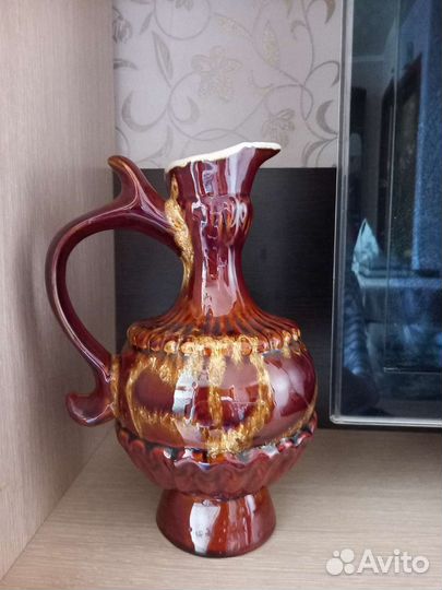 Глиняный кувшин для вина