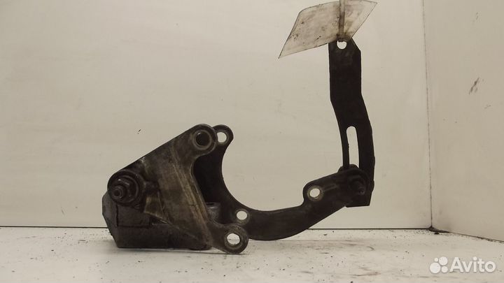 Ауди 80 Кронштейн насоса гидроусилителя