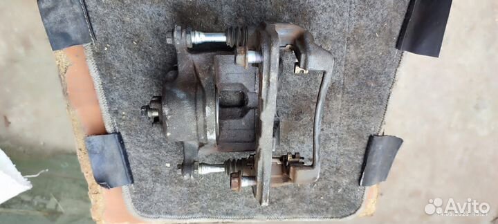 Суппорт передний Honda Civic 7