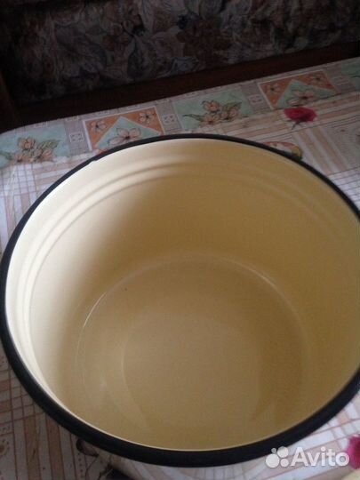 Кастрюля эмалированная новая