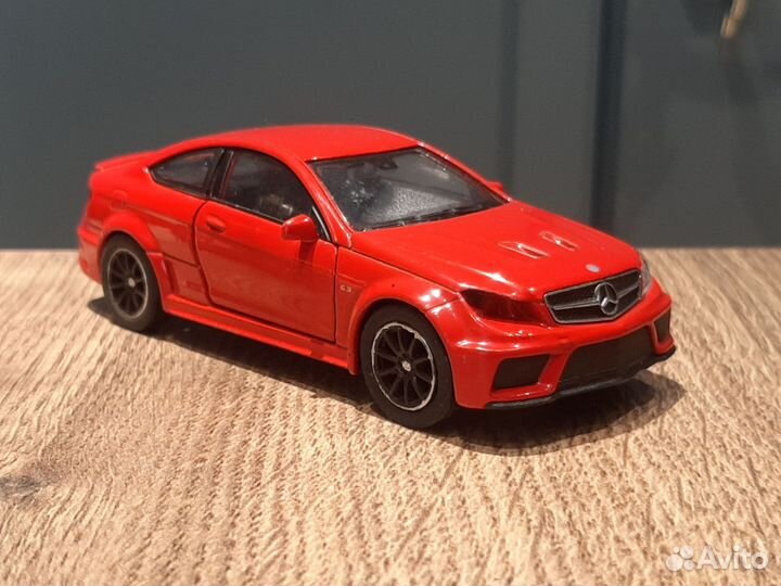 Редкая модель автомобиля Mercedes Benz C63 AMG