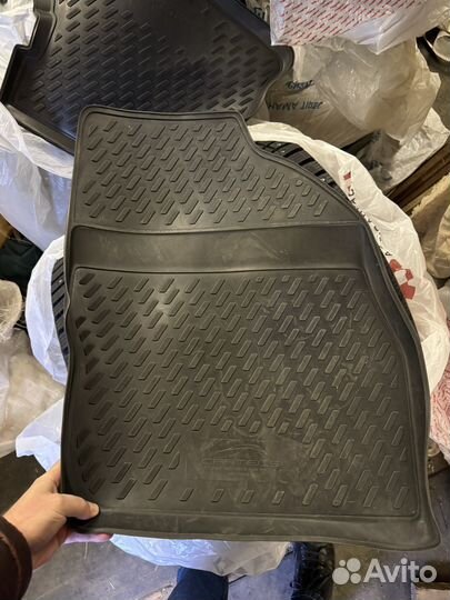 Автомобильные коврики резиновые