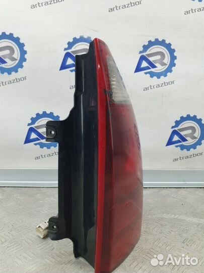 Фонарь задний правый Mitsubishi Pajero 3 2005