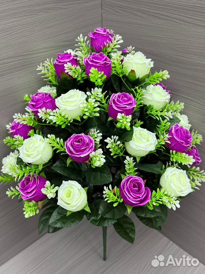 Искусственные цветы упаковкой