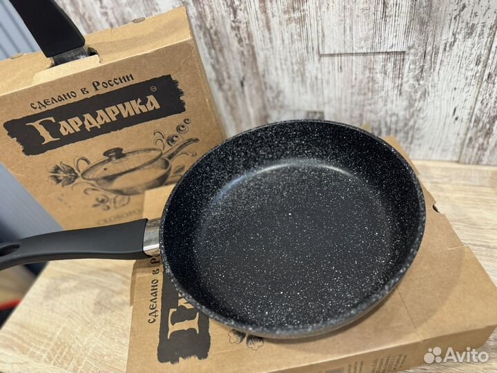 Сковорода антипригарная 24 см с крышкой гардарика