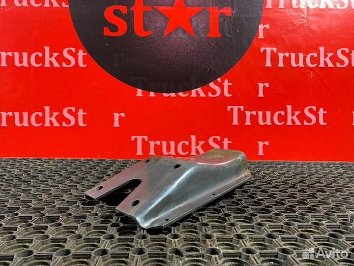 Кронштейн амортизатора переднего