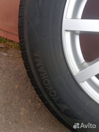 Yokohama BluEarth A34 215/65 R16