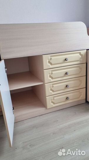 Детская кровать чердак со столом и шкафом