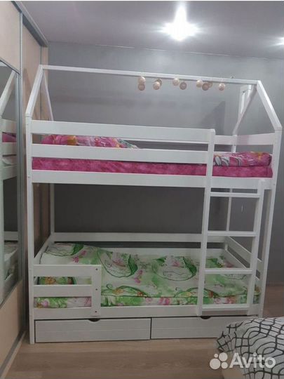 Двухъярусная детская кровать