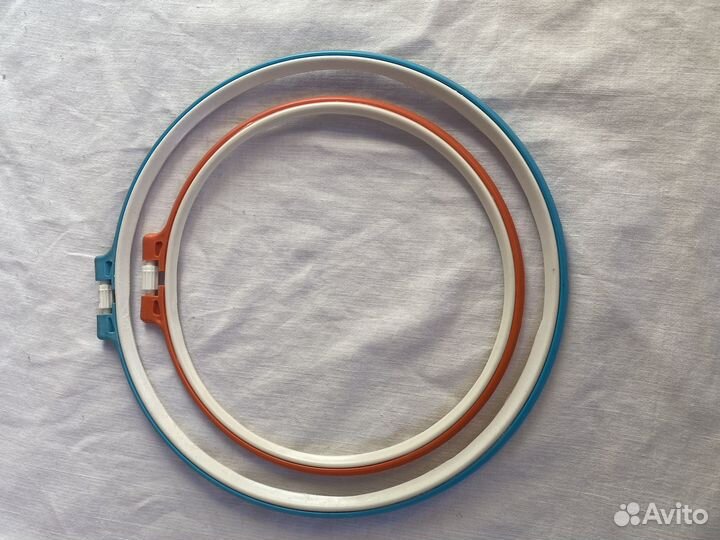 Пяльца 2шт с англ. булавками /иголоками, разное