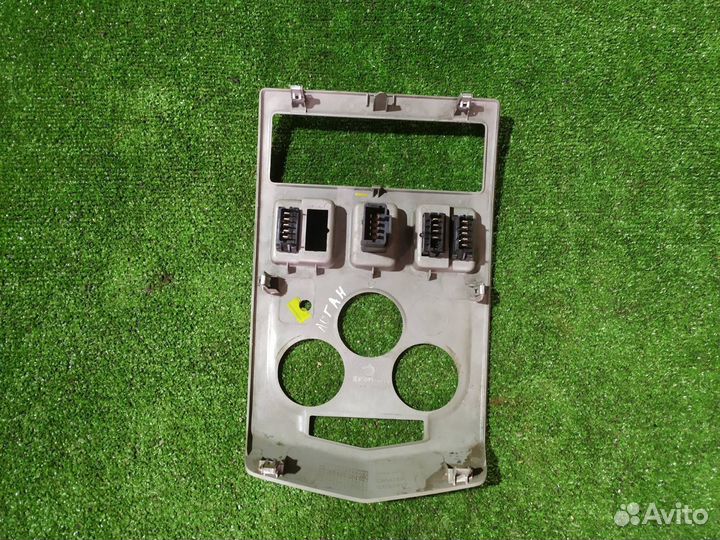 Накладка консоли Renault Logan седан 1.4 2007