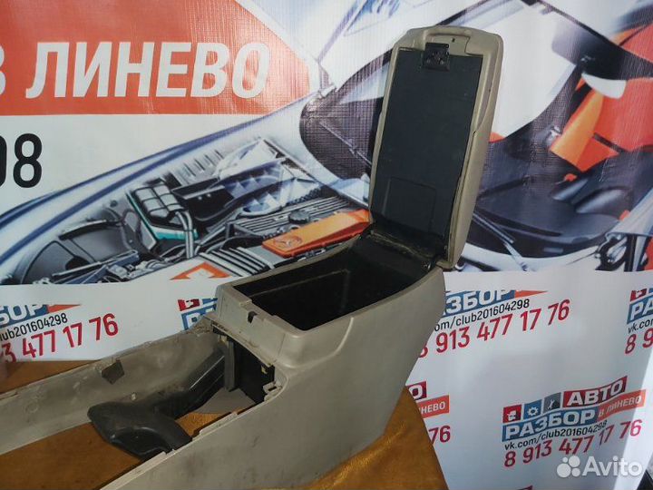 Бардачок между сиденьями передний Toyota Camry