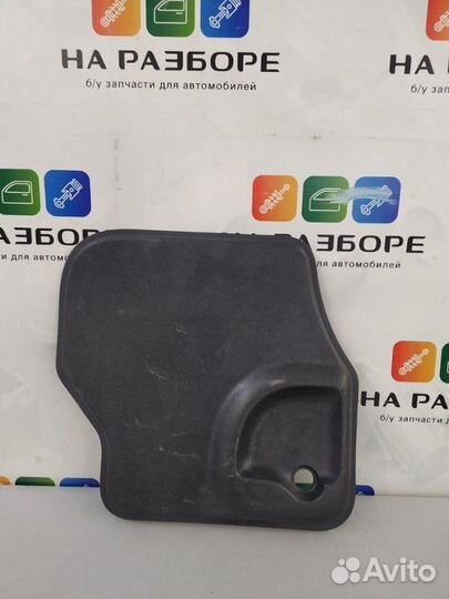 Обшивка крышки багажника задняя правая LADA Largus