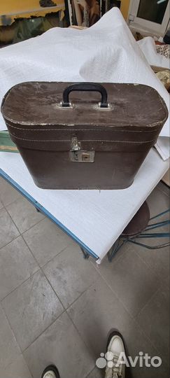 Антикварный кофр для фотокамер