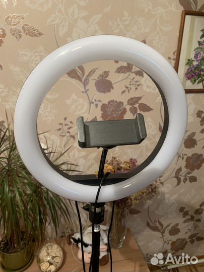 Кольцевая лампа со штативом новая