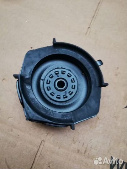 Опора амортизатора Mazda Tierra B25D28380